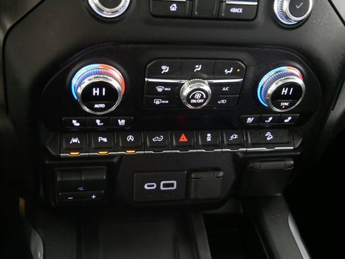 Used 2021 GMC Sierra 1500 AT4 w/ AT4 Value Package image 23