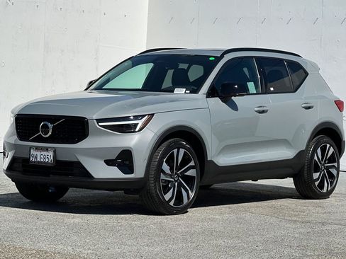 Used 2024 Volvo XC40 B5 Plus w/ Protection Package Premier image 7