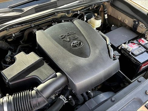 Used 2020 Toyota Tacoma TRD Sport w/ Technology Package image 29