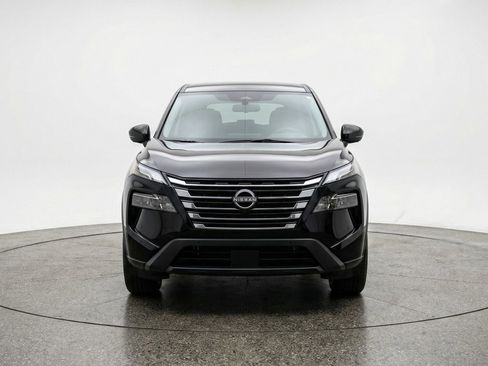 Used 2025 Nissan Rogue SV image 2