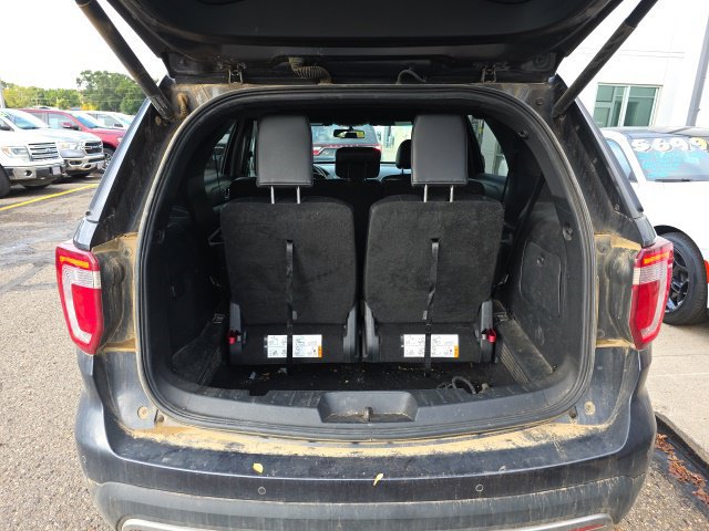 Used 2017 Ford Explorer XLT w/ Equipment Group 202A AWD/4WD image 8