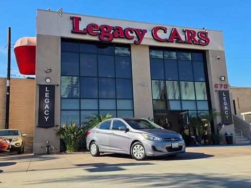 Used 2017 Hyundai Accent SE image 2