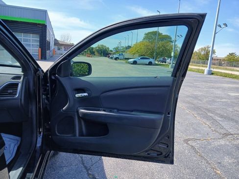 Used 2012 Chrysler 200 Touring FWD image 13