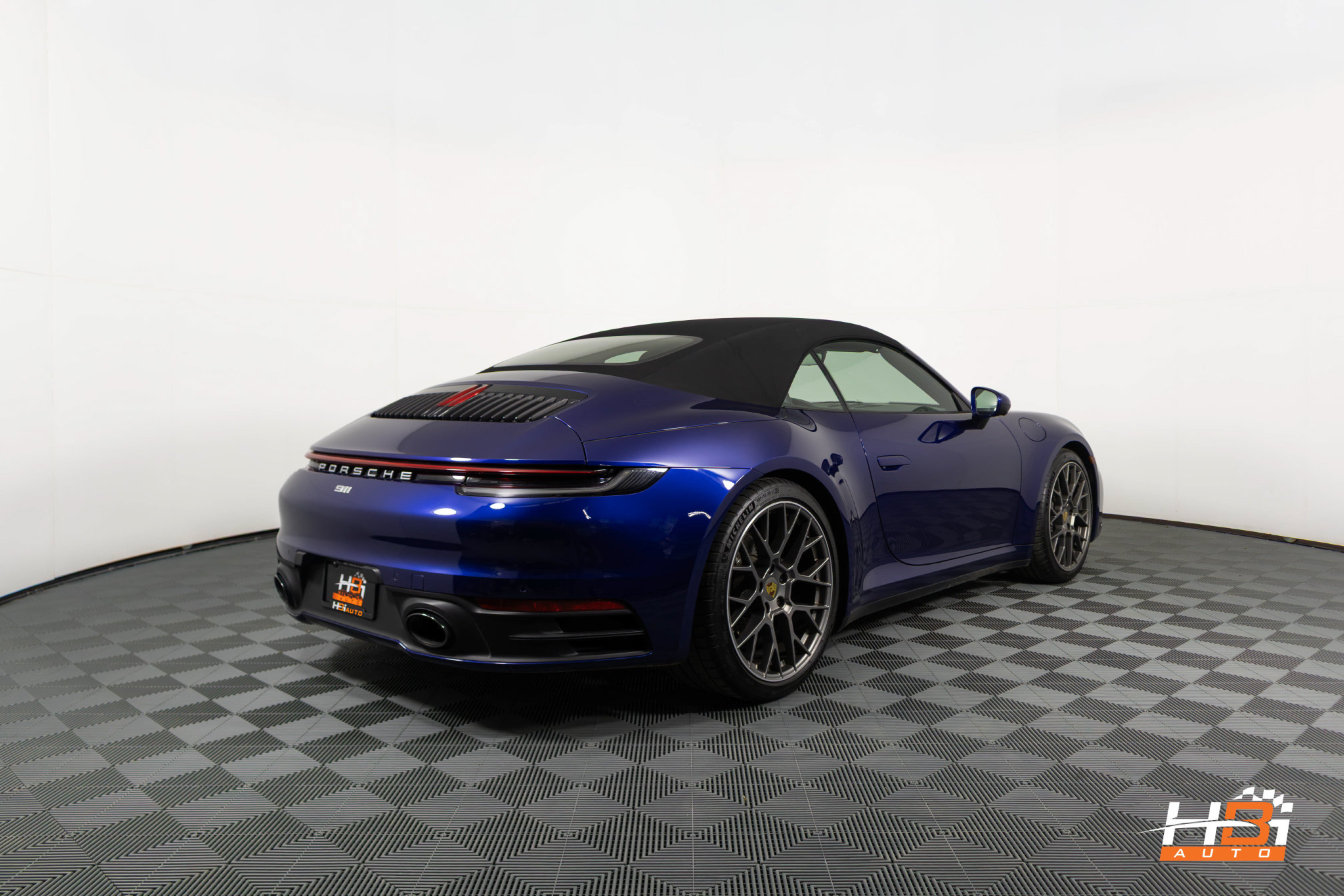 Used 2020 Porsche 911 Carrera RWD image 5