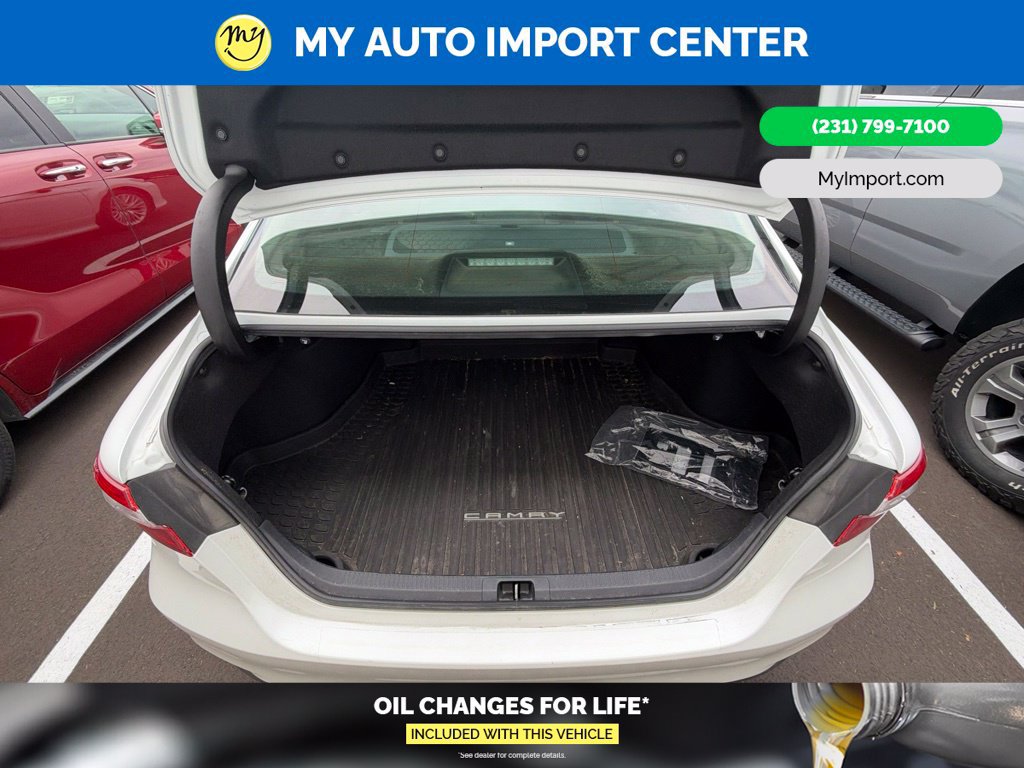 Used 2020 Toyota Camry XLE w/ Sunroof Package FWD image 25