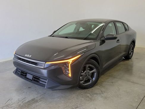 Used 2025 Kia K4 LXS image 32
