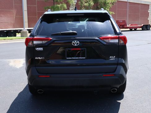 Used 2025 Toyota RAV4 XLE AWD/4WD image 25