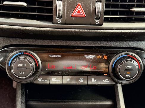 Used 2019 Kia Forte LXS FWD image 17