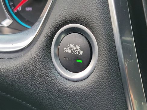 Used 2023 Chevrolet Traverse LT image 31