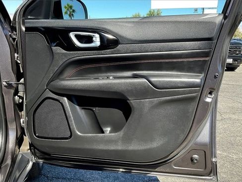 Used 2023 Jeep Compass Trailhawk w/ Trailhawk Convenience Group image 22