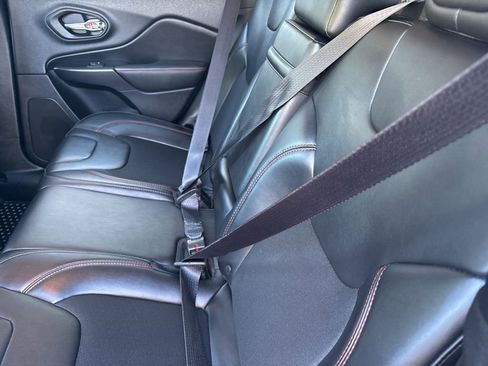 Used 2019 Jeep Cherokee Trailhawk w/ Cold Weather Group image 23