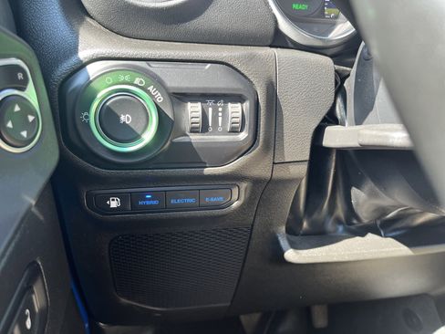 Used 2022 Jeep Wrangler Unlimited Sahara w/ Cold Weather Group image 19