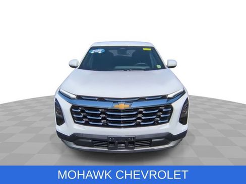 Used 2025 Chevrolet Equinox LT AWD/4WD image 3