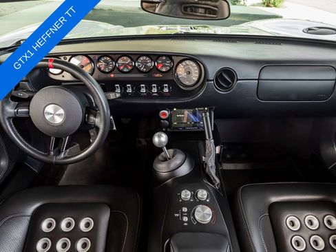 Used 2005 Ford GT RWD image 19