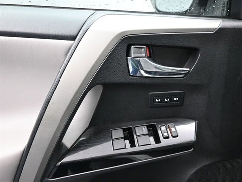 Used 2017 Toyota RAV4 Limited image 12