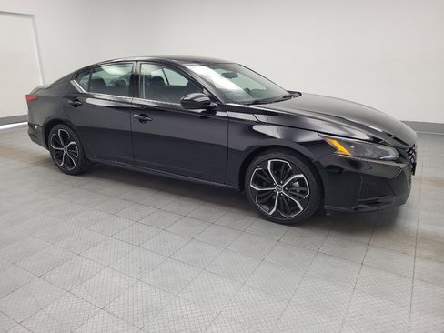 Used 2024 Nissan Altima 2.5 SR FWD image 11