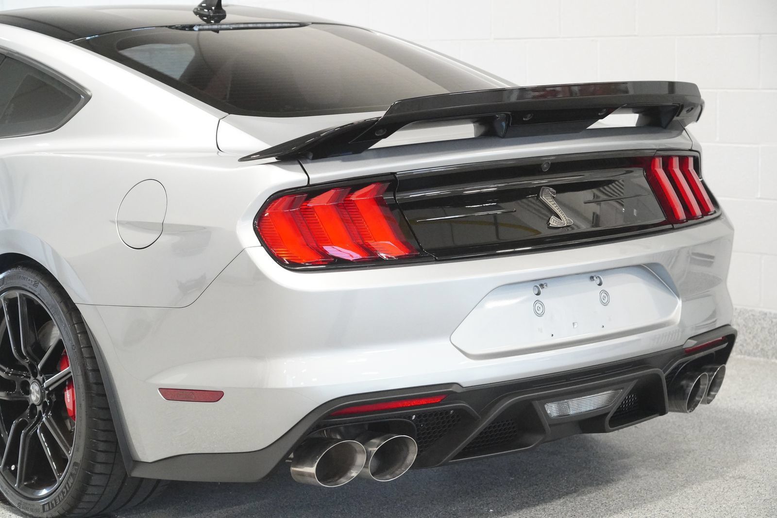 Used 2021 Ford Mustang Shelby GT500 w/ Technology Package RWD image 9