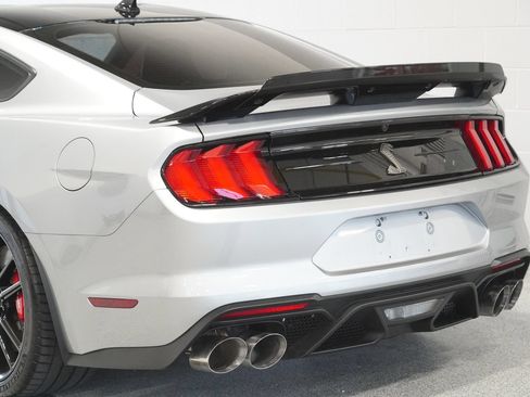 Used 2021 Ford Mustang Shelby GT500 w/ Technology Package RWD image 9