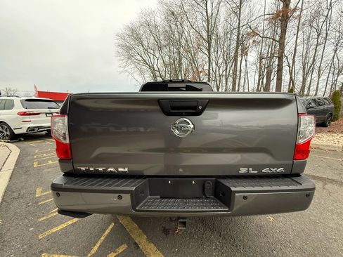 Used 2017 Nissan Titan SL AWD/4WD image 5