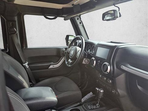 Used 2017 Jeep Wrangler Unlimited Rubicon w/ Connectivity Group AWD/4WD image 11