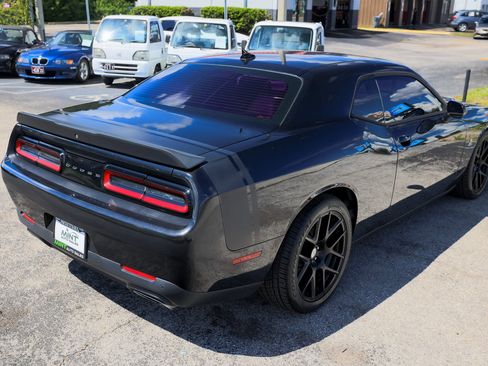 Used 2015 Dodge Challenger R/T Scat Pack w/ Scat Pack Appearance Package image 16