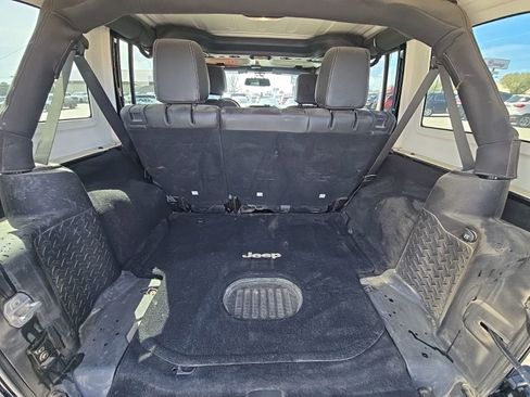 Used 2015 Jeep Wrangler Unlimited Sahara AWD/4WD image 11