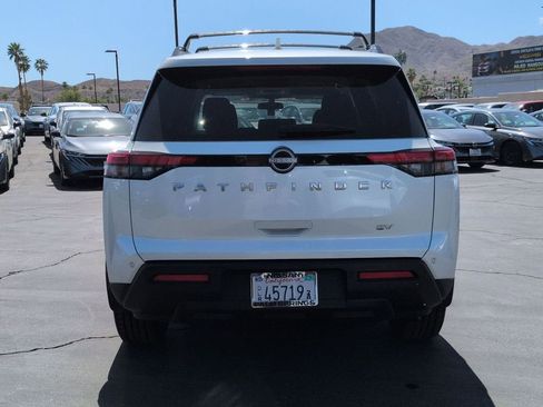 Used 2024 Nissan Pathfinder SV image 4