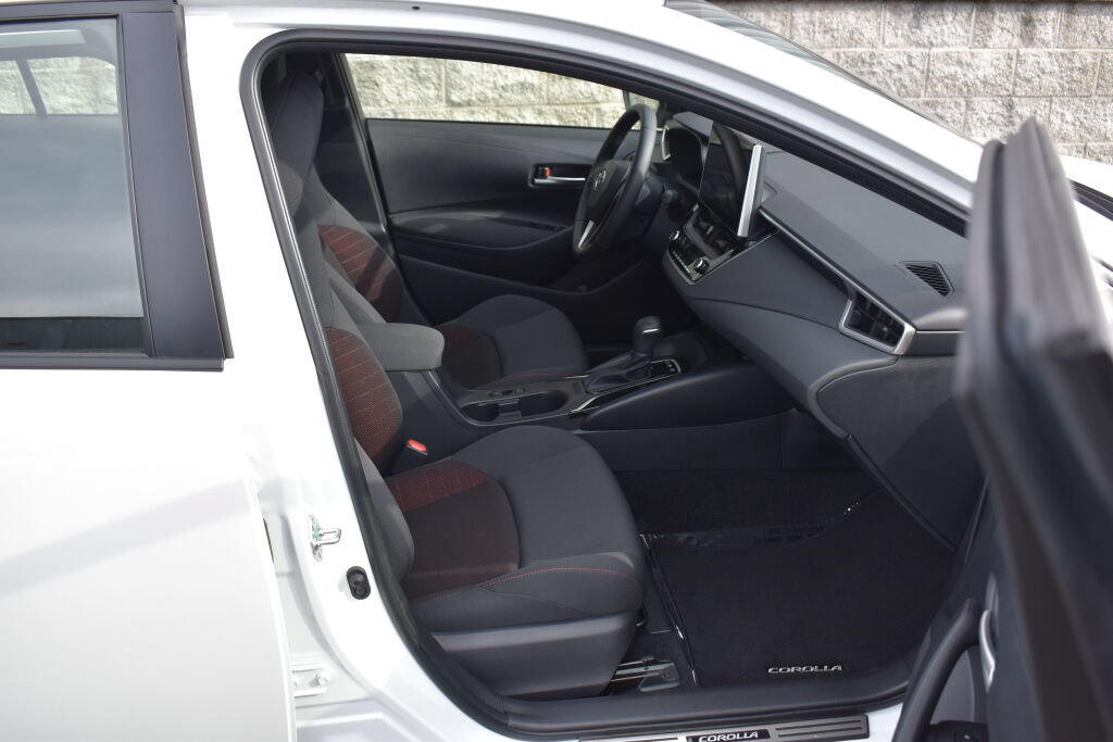 Certified 2026 Toyota Corolla SE w/ SE Premium Package FWD image 25