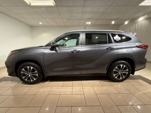 Certified 2023 Toyota Highlander XLE image 2