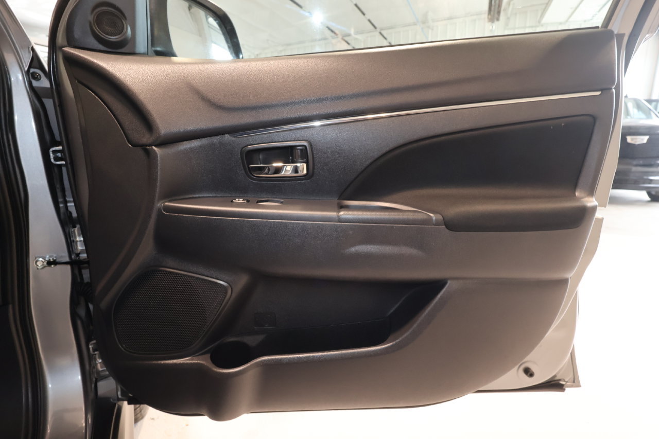 Used 2025 Mitsubishi Outlander Sport LE AWD/4WD image 17