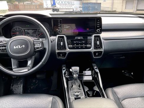 Used 2022 Kia Sorento SX image 9