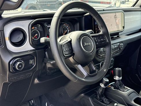 Used 2025 Jeep Wrangler Unlimited Sport AWD/4WD image 9