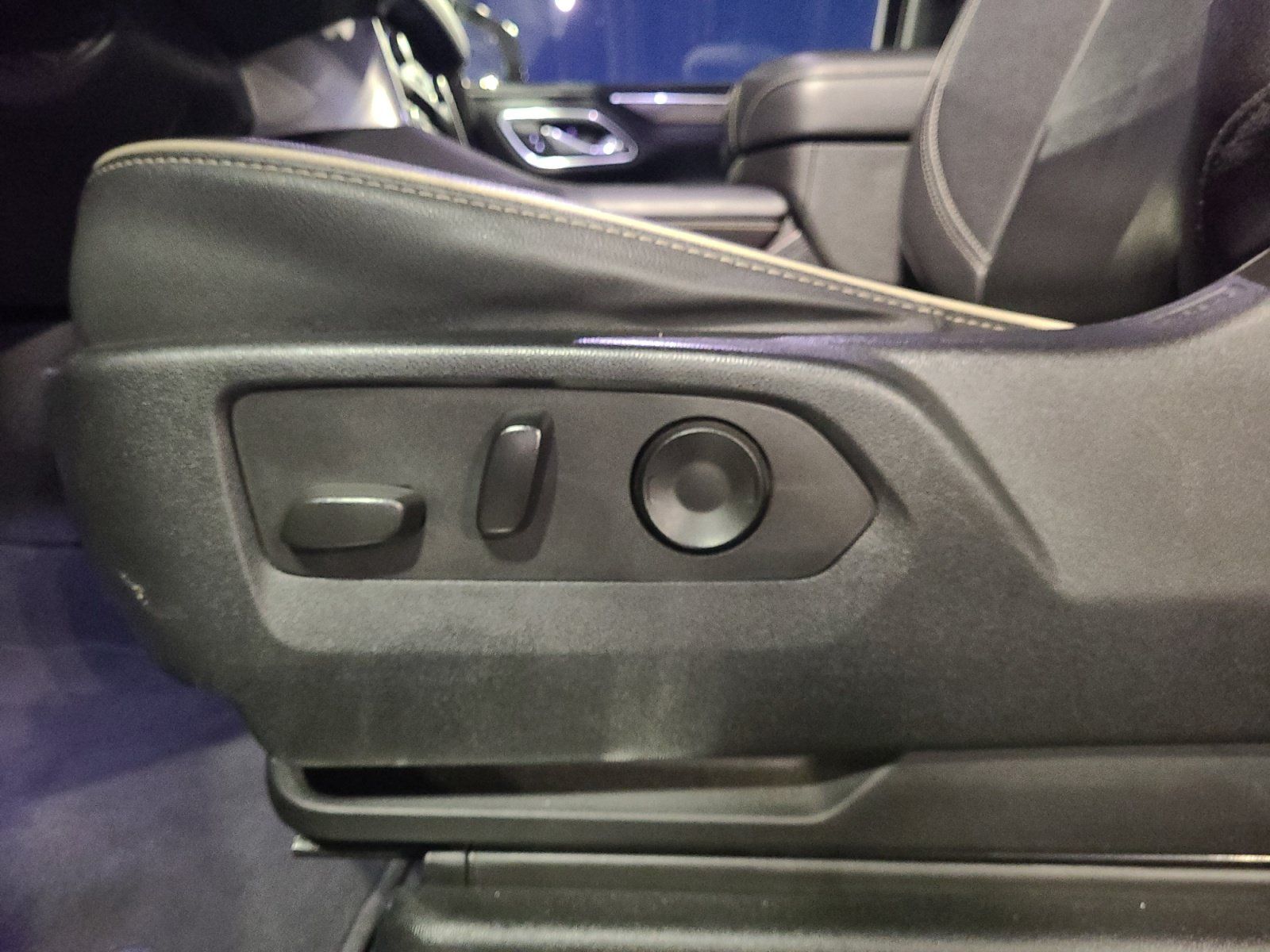 Used 2023 Chevrolet Suburban Premier AWD/4WD image 14