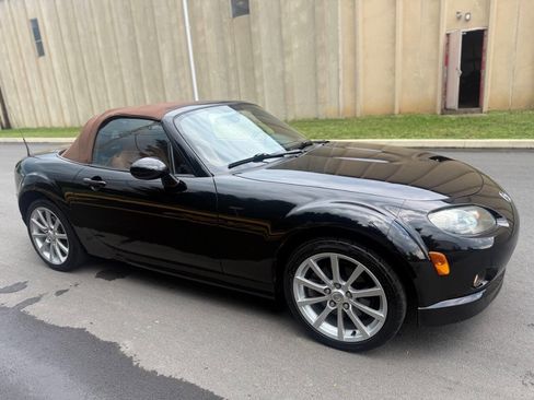 Used 2006 MAZDA MX-5 Miata Grand Touring image 6
