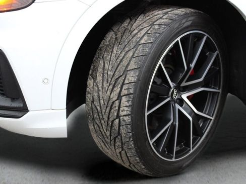 Used 2019 Audi Q8 Premium Plus w/ Premium Plus AWD/4WD image 48