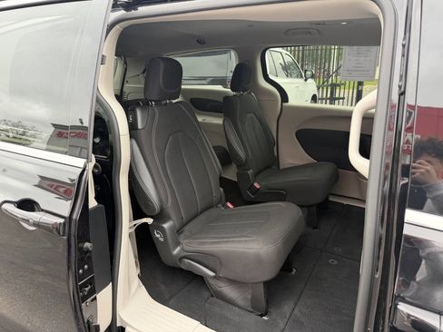 Used 2024 Chrysler Voyager LX FWD image 26