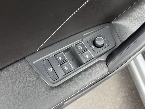 Used 2022 Volkswagen Tiguan SE R-Line FWD image 15