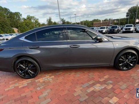 Used 2023 Lexus ES 300h F Sport image 2