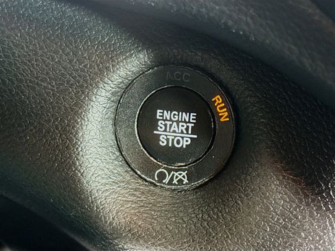 Used 2020 Jeep Cherokee Limited image 21