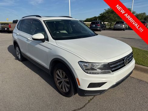 Used 2018 Volkswagen Tiguan SE w/ Panoramic Sunroof Package image 1