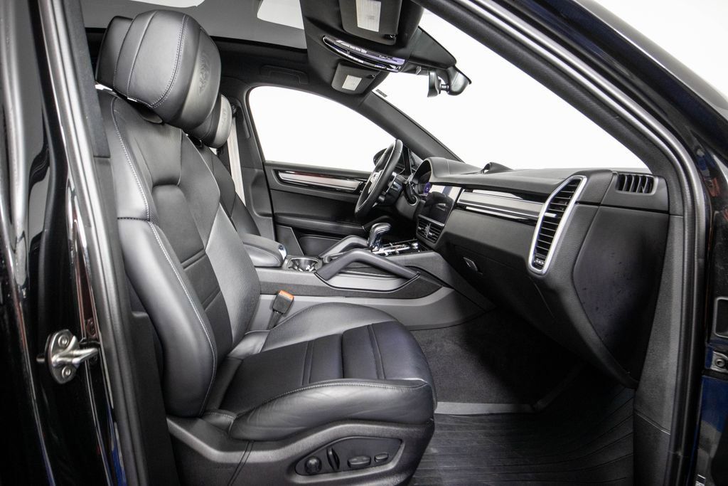 Used 2023 Porsche Cayenne Platinum Edition AWD/4WD image 10