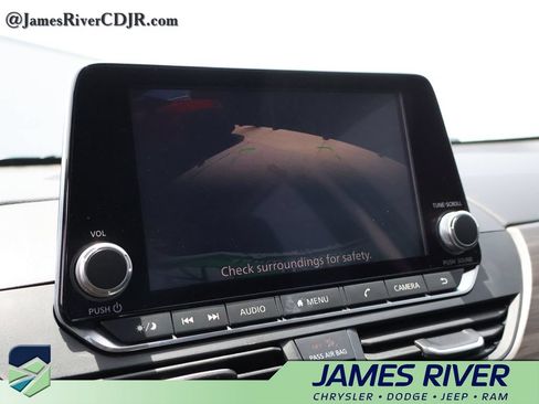 Used 2025 Nissan Altima 2.5 SV FWD image 33