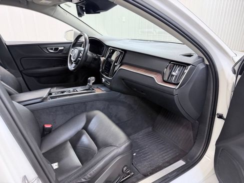 Used 2021 Volvo S60 T6 Momentum w/ Premium Package AWD/4WD image 34