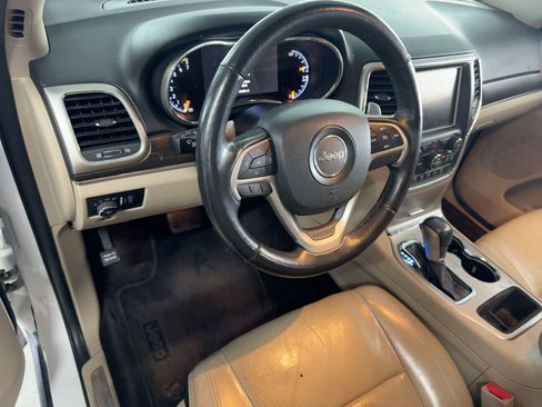 Used 2017 Jeep Grand Cherokee Limited w/ Luxury Group II image 4