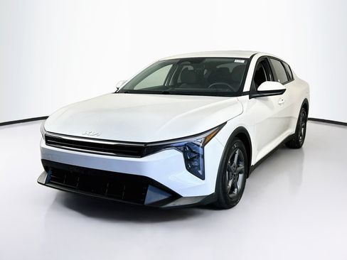 Used 2025 Kia K4 FWD image 1