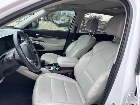 Used 2024 Kia Telluride S w/ S Sunroof Package image 7