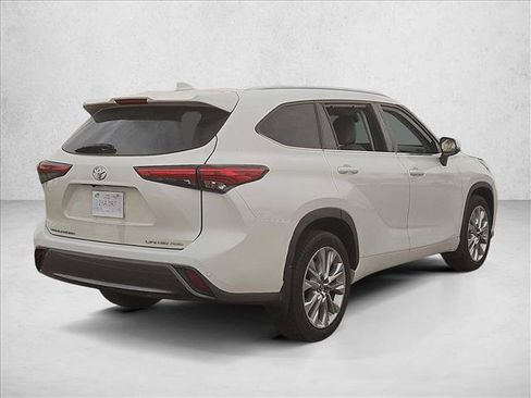 Used 2021 Toyota Highlander Limited AWD/4WD image 5