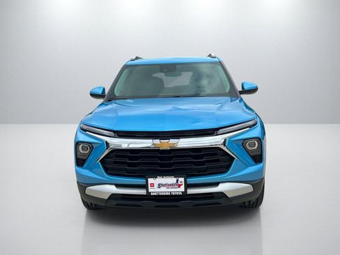 Used 2025 Chevrolet TrailBlazer LT AWD/4WD image 2