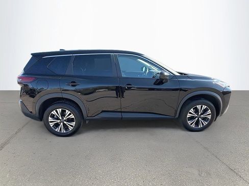 Used 2023 Nissan Rogue SV image 2
