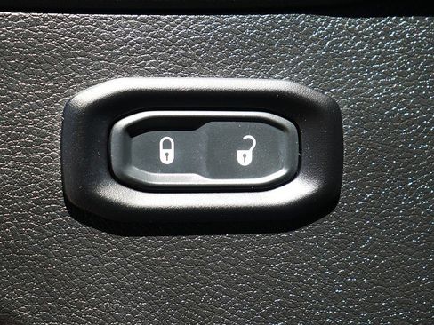 Used 2021 Jeep Gladiator Sport AWD/4WD image 25